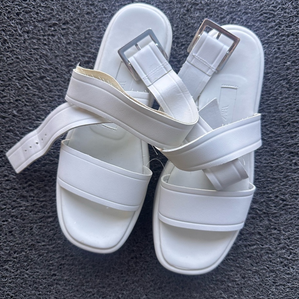 Zara Beige White Women's Sandals size 8‎